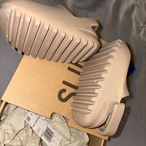 Yeezy Kids Slippers in Tan